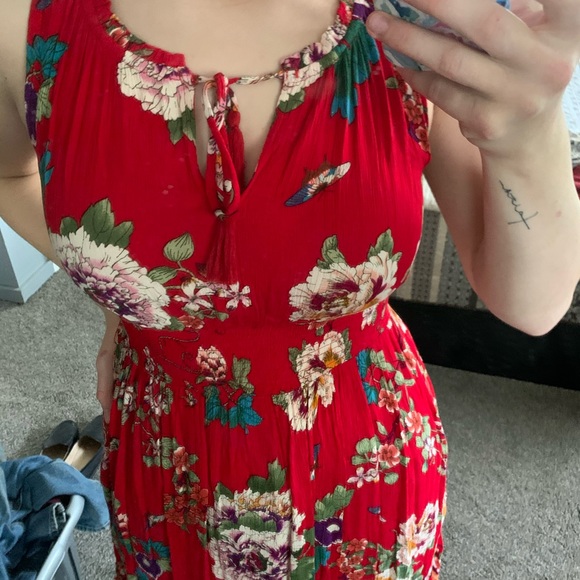 Beautiful red floral dress - Picture 1 of 4